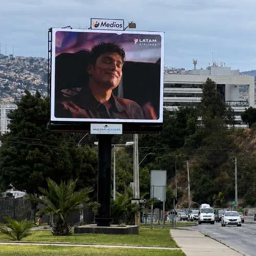 Soporte fijo con campaña de Latam